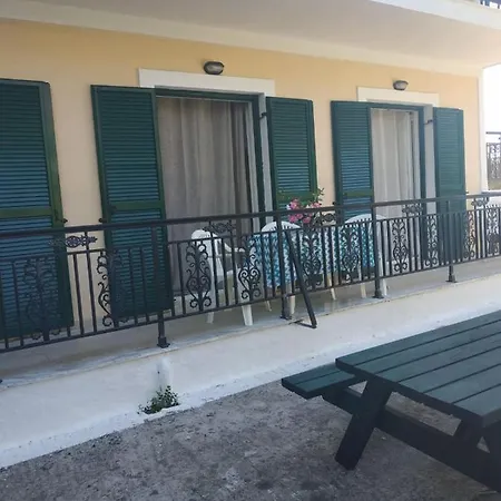 Dassia Green Apartments דירה